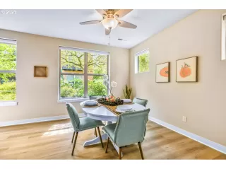 Photo #5: 23573942 Listing