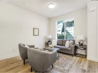 Photo #4: 23575279 Listing