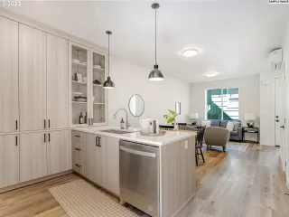 Photo #6: 23575279 Listing