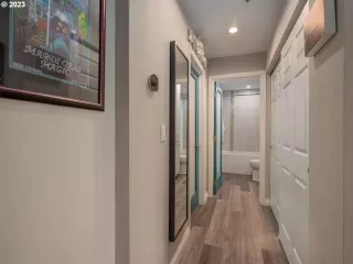 Photo #4: 23575486 Listing