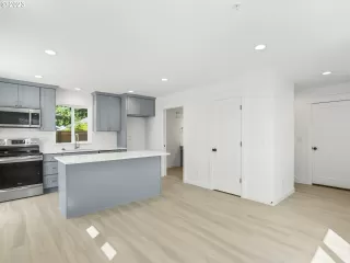 Photo #3: 23576268 Listing