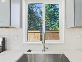 Photo #6: 23576268 Listing