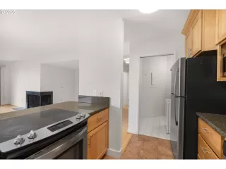 Photo #3: 23576648 Listing