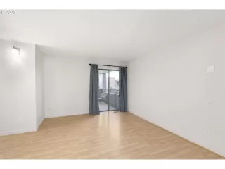 Photo #4: 23576648 Listing