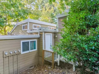 Photo #2: 23577162 Listing