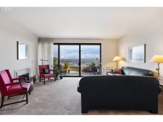 Photo #4: 23577209 Listing