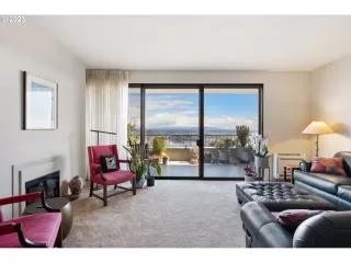 Photo #5: 23577209 Listing