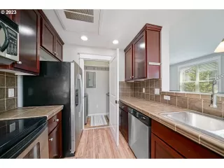 Photo #2: 23577952 Listing