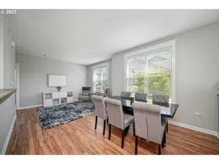 Photo #5: 23577952 Listing