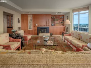 Photo #4: 23578308 Listing