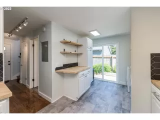 Photo #4: 23578720 Listing