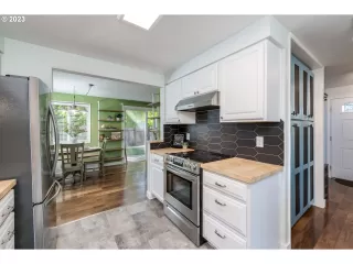 Photo #5: 23578720 Listing