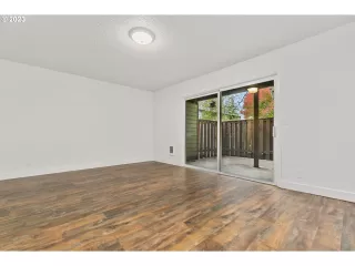 Photo #6: 23582243 Listing 