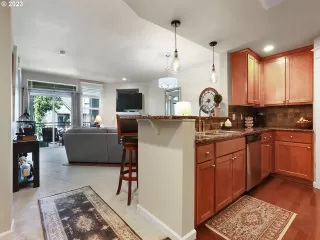 Photo #5: 23582603 Listing