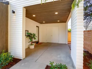 Photo #3: 23582713 Listing