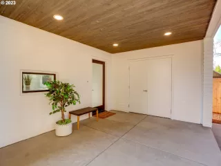 Photo #4: 23582713 Listing