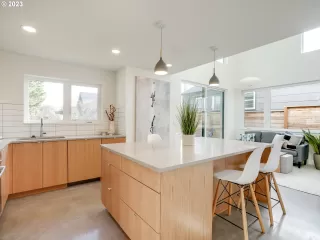 Photo #6: 23582713 Listing