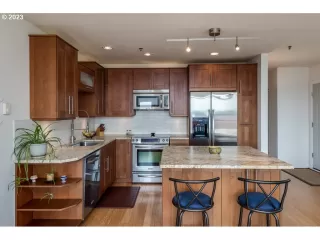 Photo #2: 23582812 Listing