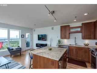 Photo #3: 23582812 Listing