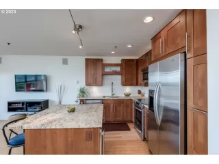 Photo #4: 23582812 Listing