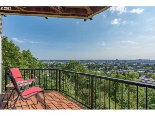 Photo #5: 23582812 Listing