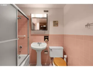 Photo #4: 23583888 Listing