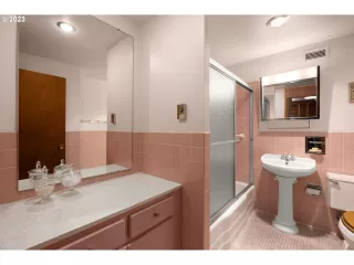 Photo #5: 23583888 Listing