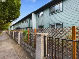 Photo #2: 23584033 Listing