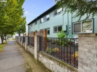Photo #3: 23584033 Listing