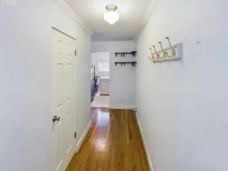 Photo #5: 23584033 Listing