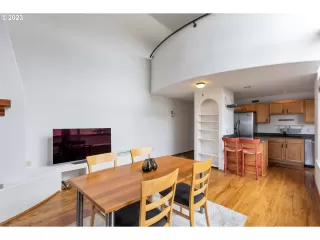 Photo #4: 23584891 Listing