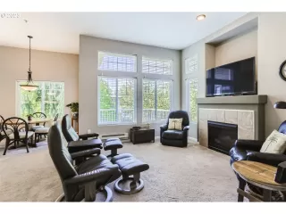 Photo #5: 23585131 Listing