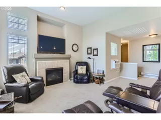 Photo #6: 23585131 Listing