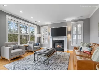 Photo #3: 23585901 Listing