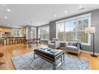 Photo #4: 23585901 Listing