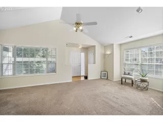 Photo #4: 23587014 Listing