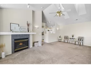 Photo #5: 23587014 Listing