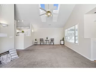 Photo #6: 23587014 Listing