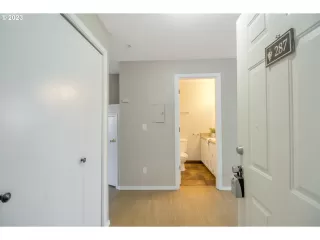 Photo #3: 23587226 Listing