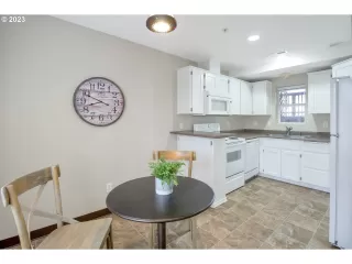 Photo #6: 23587226 Listing