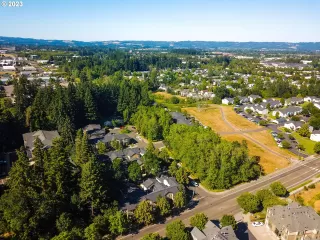 Photo #6: 23587678 Listing