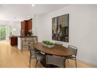 Photo #2: 23587709 Listing