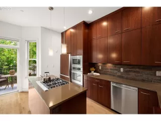 Photo #5: 23587709 Listing