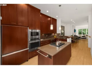 Photo #6: 23587709 Listing