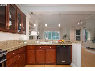 Photo #5: 23587766 Listing 