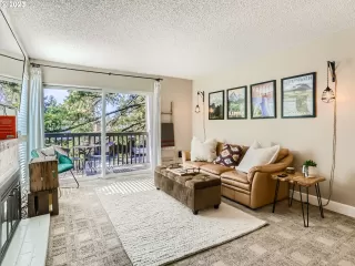 Photo #2: 23587932 Listing