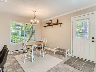 Photo #4: 23587932 Listing