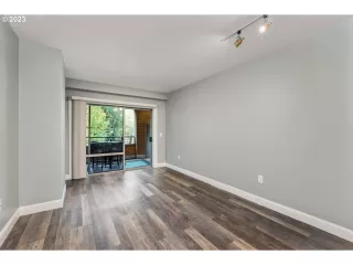 Photo #2: 23587947 Listing