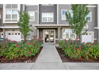 Photo #2: 23588153 Listing