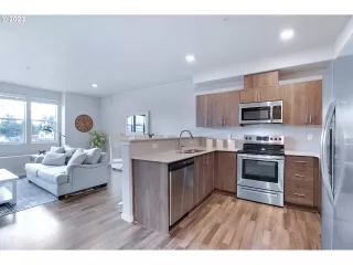 Photo #5: 23588153 Listing